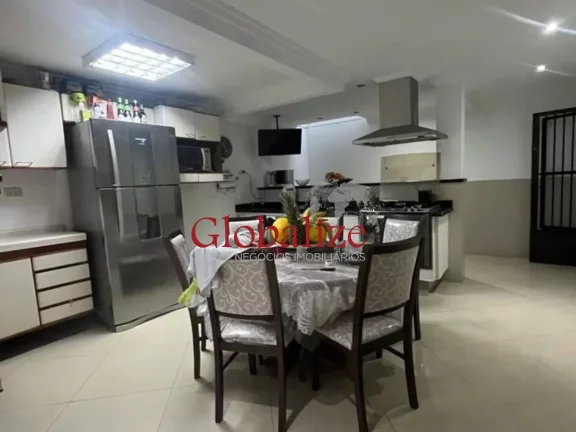 Imagem Casa à venda com 168m², 3 quartos, 1 suíte, churrasqueira, 1 vaga, por R$705.000,00 em Santos