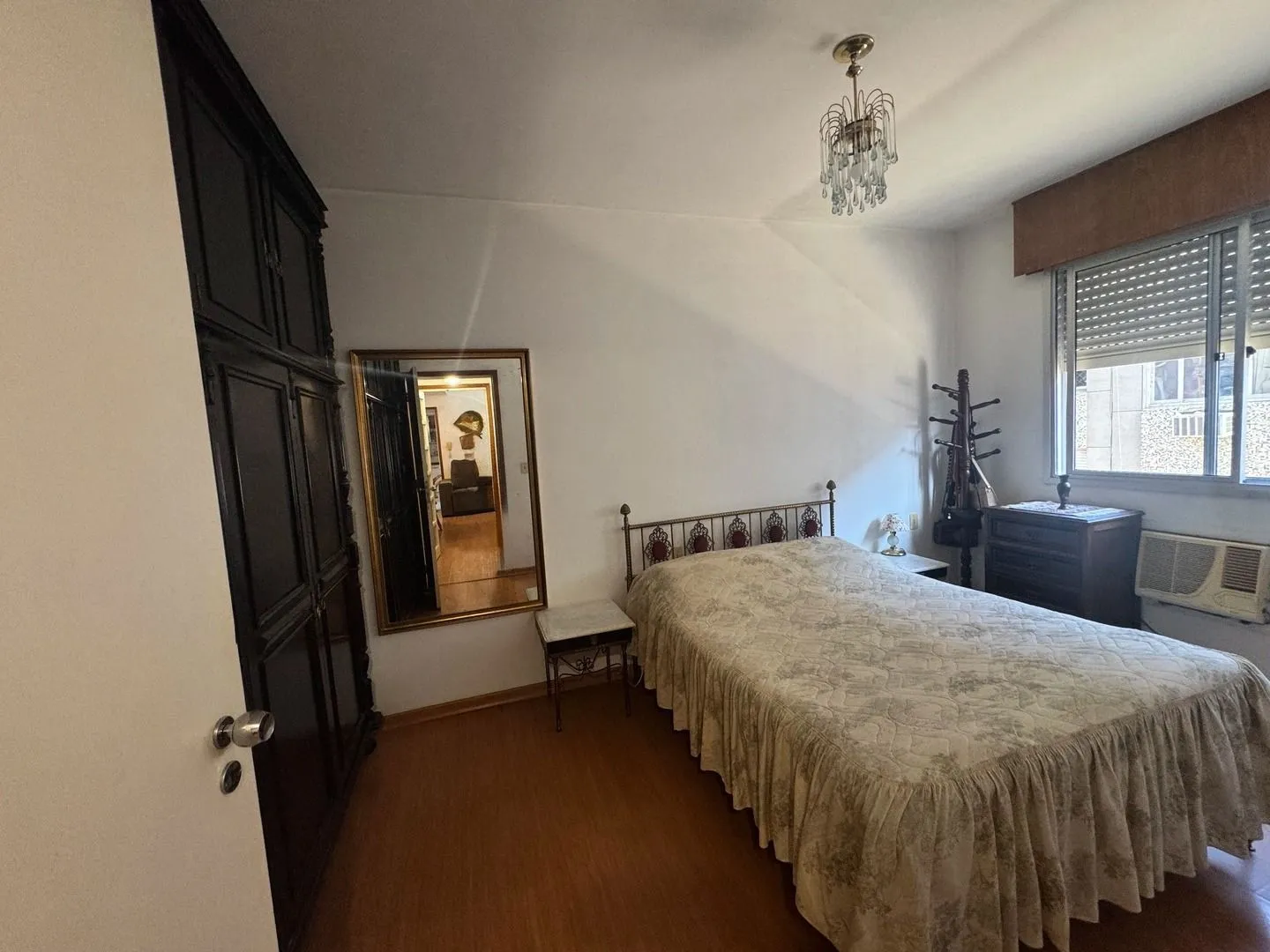 Imagem Apartamento dois dormitórios ( uma suíte) garagem/depósito Bairro Menino Deus