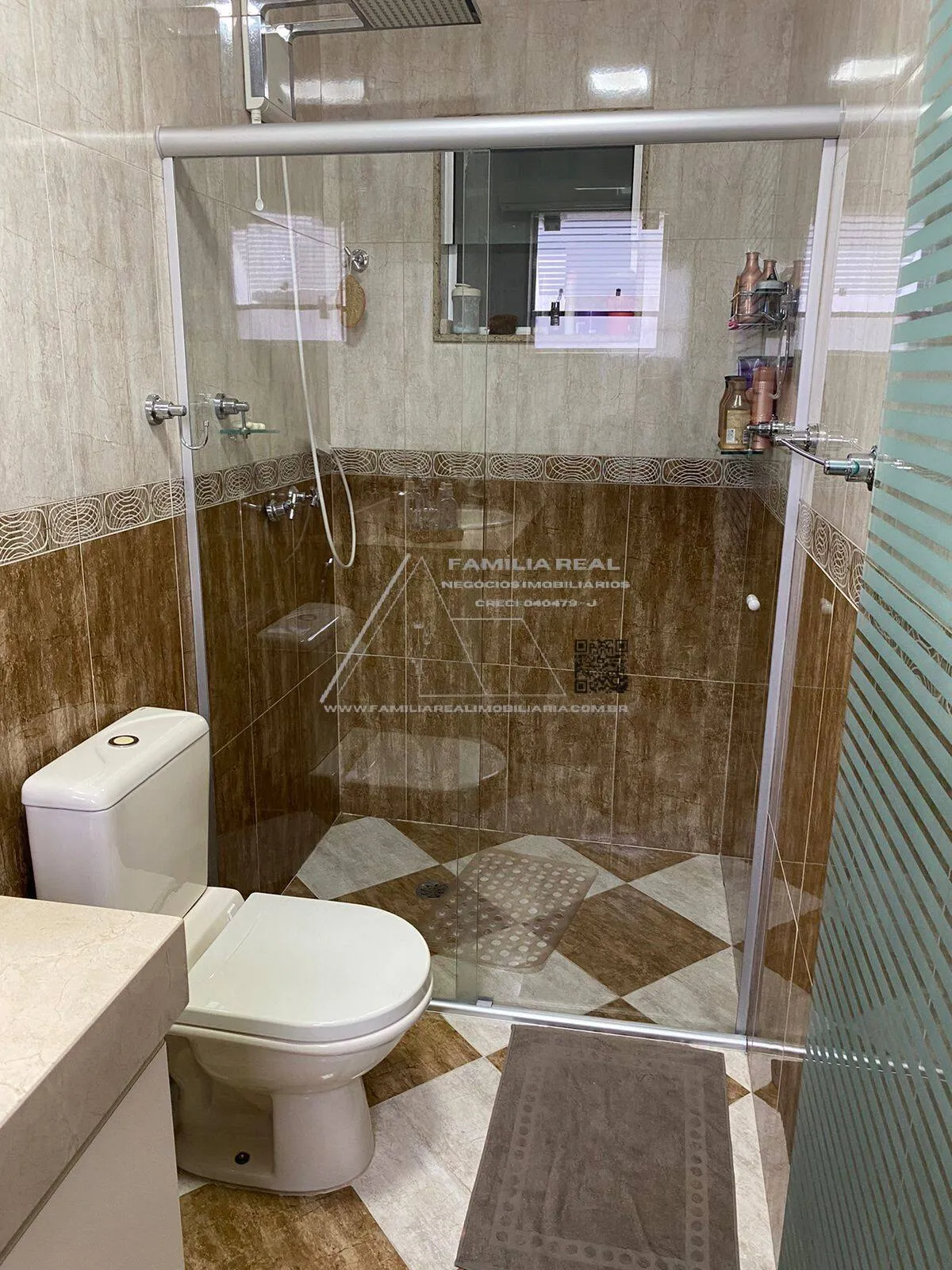 Imagem CASA ASSOBRADADA COM COMERCIO, PARA VENDA, NA CHÁCARA SANTO ANTÔNIO.