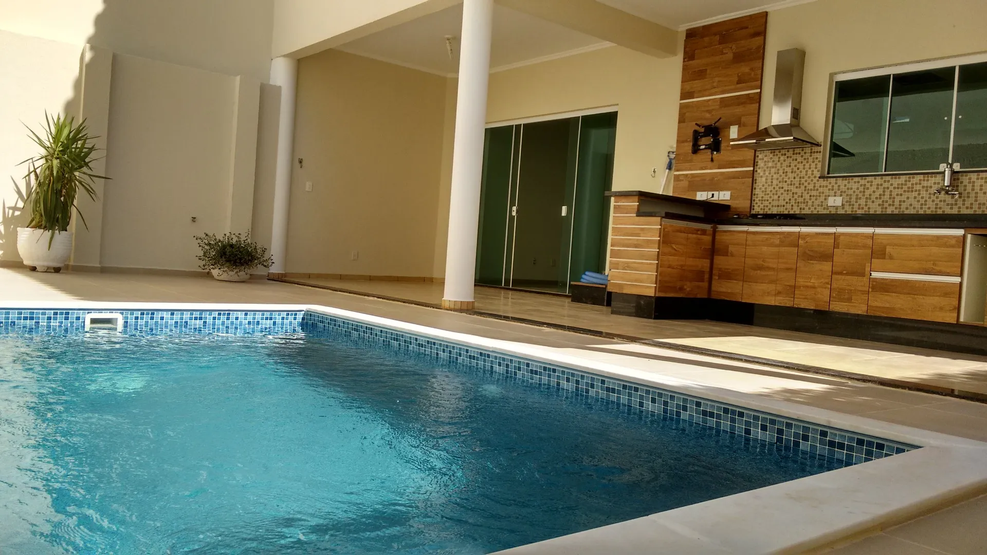 Imagem Casa de alto padrão à venda ou locação no Villa dos Inglezes, Sorocaba, com 3 suítes, piscina, 265 m² e terreno de 260 m²