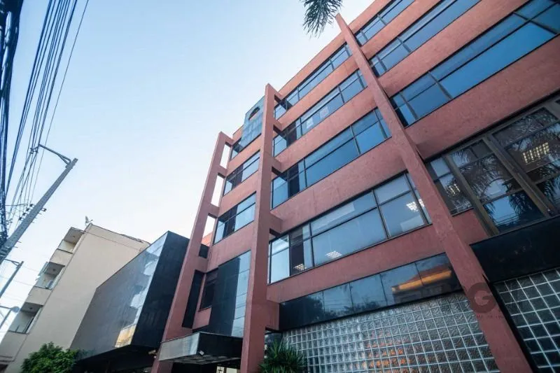 Imagem MÁFFER IMÓVEIS ALUGA CONJUNTO COMERCIAL - 187m² DE ÁREA PRIVATIVA Imóvel corporativo de alto padrão, ideal para empresas que buscam espaço amplo, funcional e com excelente logística de acesso.