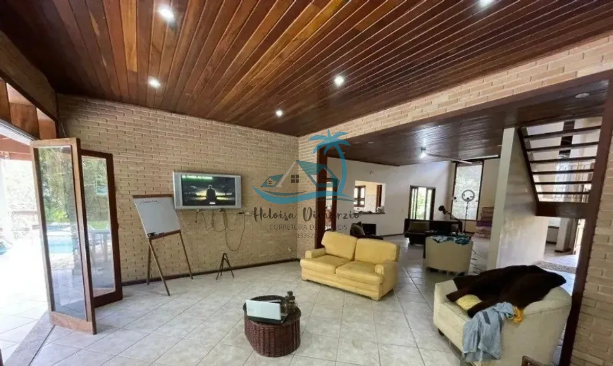 Imagem Casa de alto padrão à venda em condomínio fechado (Jardim Costa Azul) em Ubatuba