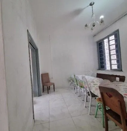 Imagem Casa de 4 dormitórios, 2 banheiros para venda pronta para morar no bairro Partenon em Porto Alegre/RS.