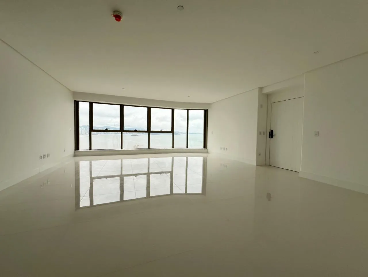 Imagem Apartamento com vista para o mar à venda com 265m2 por R$ 8.500.000,00