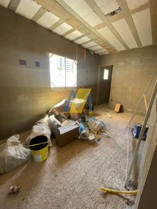 Imagem Sobrado moderno com 3 suítes, 4 vagas e quintal para lazer exclusivo