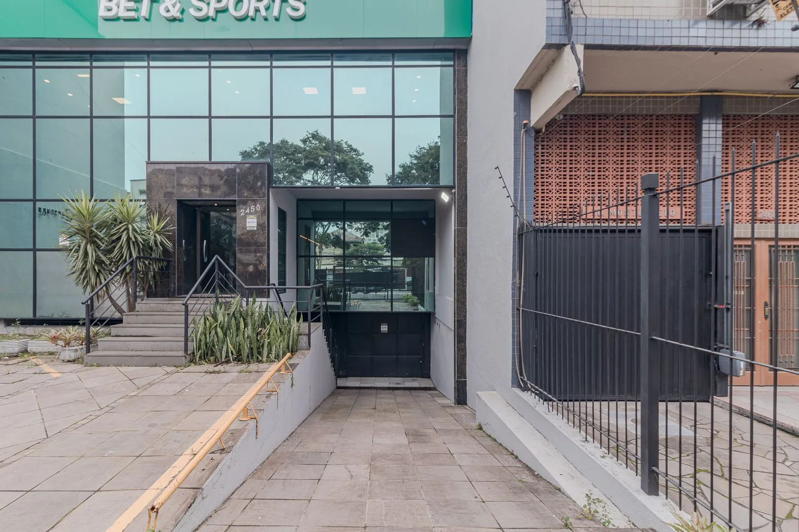 Imagem MÁFFER IMÓVEIS ALUGA PRÉDIO COMERCIAL COM 700M²DE ÁREA PRIVATIVA, IMÓVEL MODERNIZADO TODO REFOMADO COM EXCELENTE ACABAMENTO, LOCALIZAÇÃO ESPETACULAR