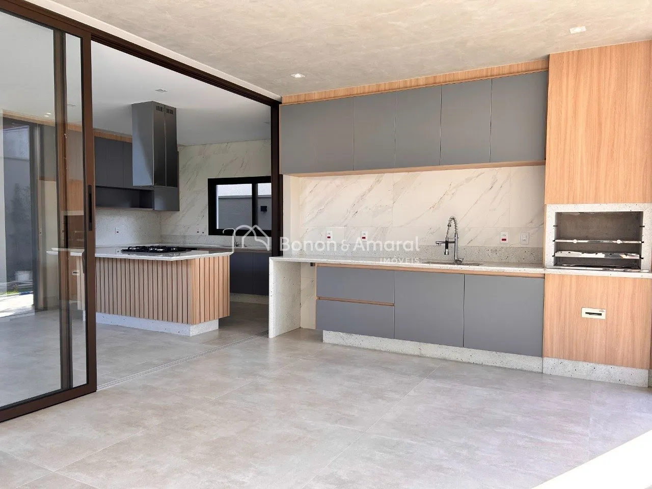 Imagem Casa contemporânea à venda no Condomínio Residencial Santorini - Paulínia/SP.