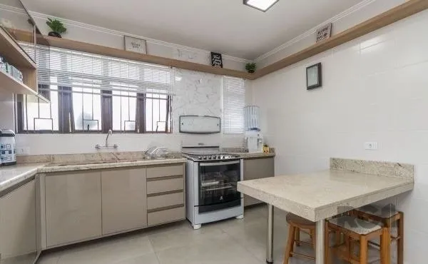 Imagem Casa sobrado no Cristal de 3 dormitórios e 3 vagas