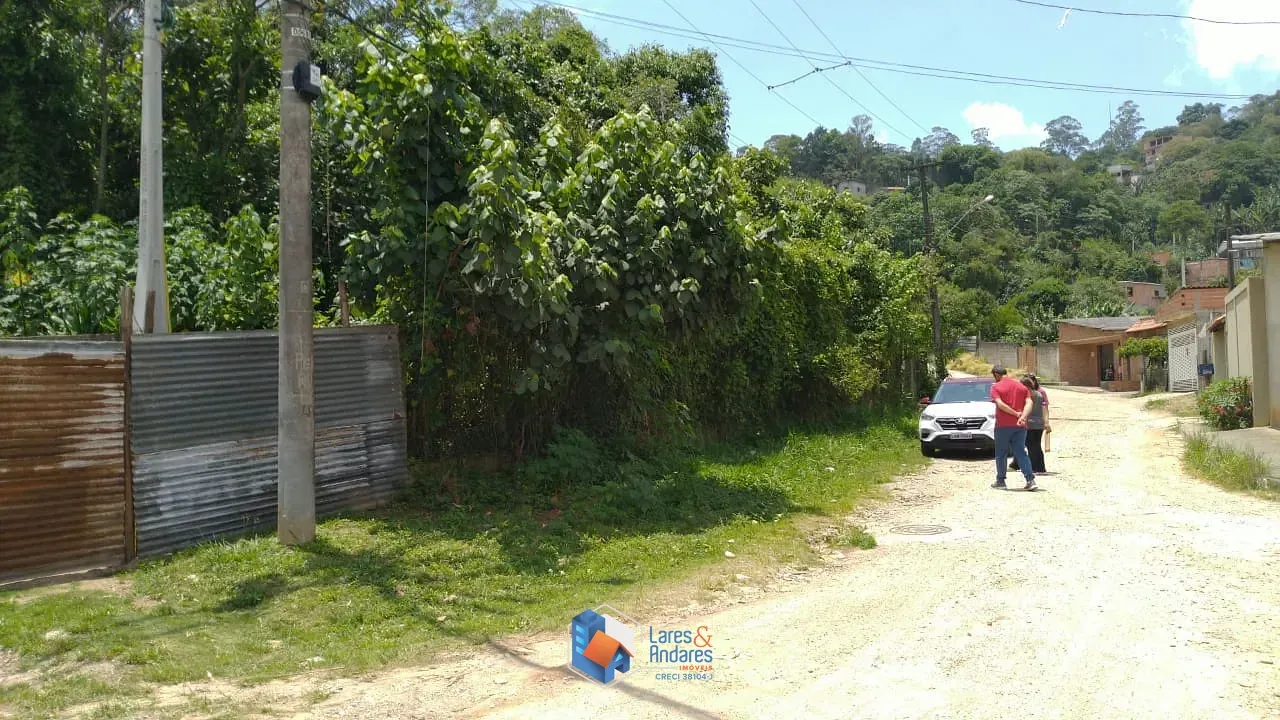 Imagem Terreno à venda, 550m², 525m² e 487,50m² - 3 lotes de 1562m² no total - Vendidos juntos, lote cercado com acesso rua terra. Mantiqueira, Mairiporã.