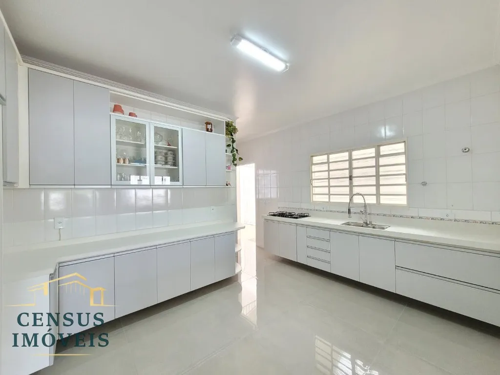 Foto do imóvel: Imperdível! Casa à venda em Vinhedo-SP, bairro Nova Vinhedo. 3 quartos, 1 suíte, 2 salas, 3 banheiros, 4 vagas, 259m². em NOVA VINHEDO