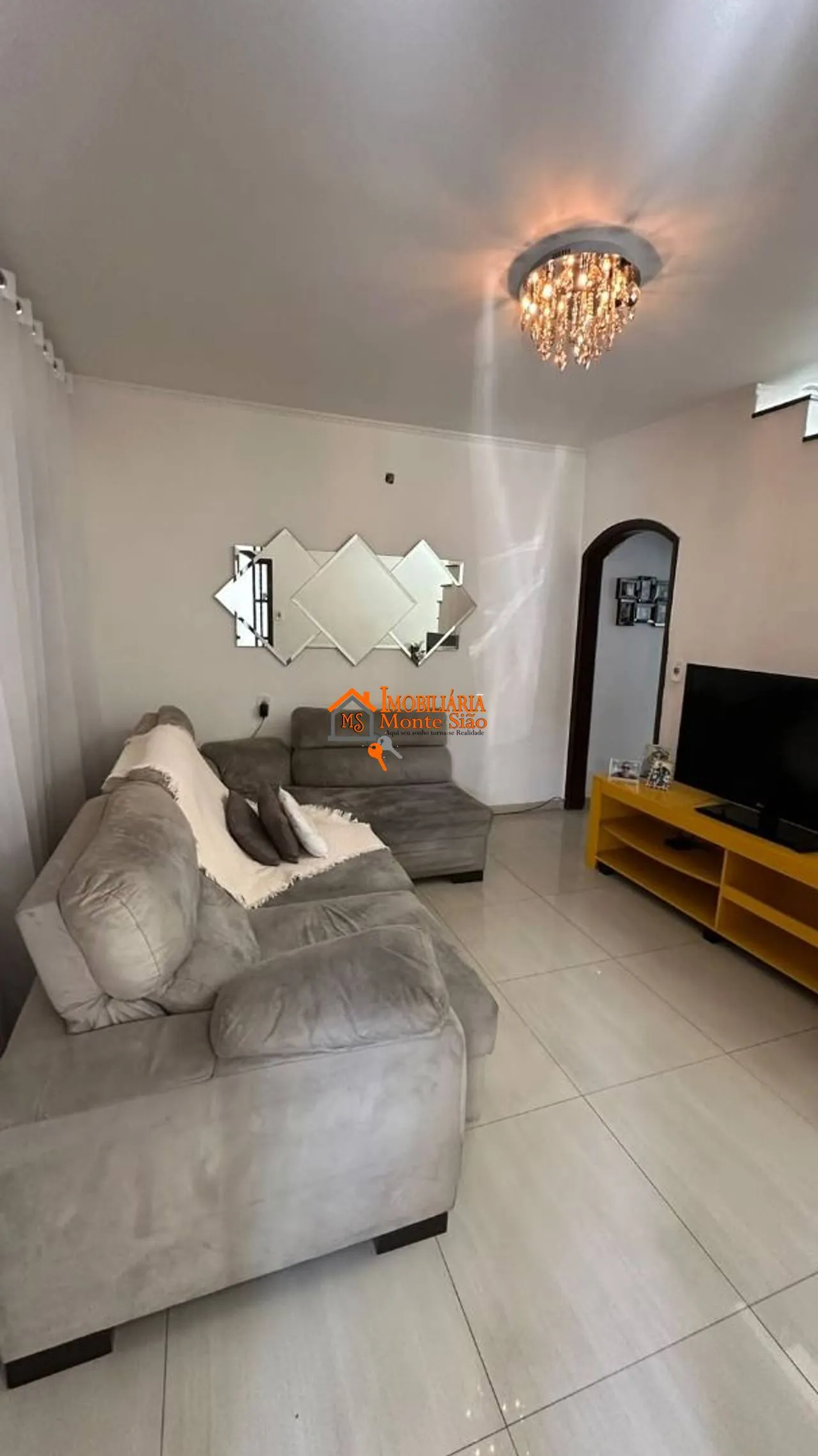 Imagem Sobrado à Venda no Jardim Vila Galvão com 3 Quartos, Piscina e 3 Vagas