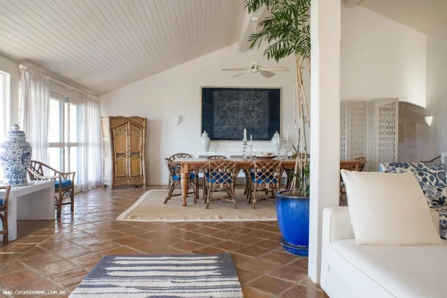 Imagem Casa Frente Mar para Venda em Armação dos Búzios / RJ no bairro Manguinhos