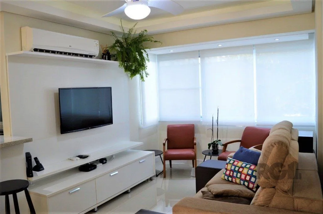 Imagem Excelente apartamento 2 dorm. sendo 1 suite, com terraço, churrasqueira, semimobiliado - 1 vaga dupla - Bairro Cidade Baixa