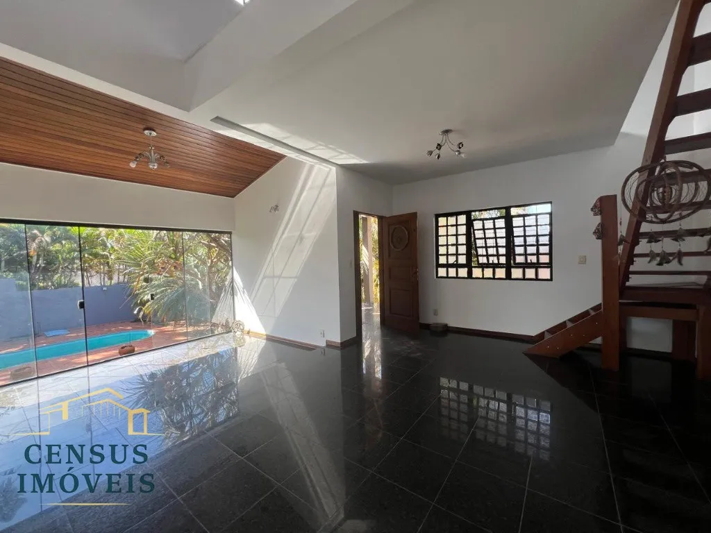Foto do imóvel: Casa à venda em Vinhedo-SP, no bairro Altos do Morumbi: 3 quartos, 1 suíte, 3 salas, 4 banheiros, 6 vagas, 224 m². Confira agora! em Altos do Morumbi