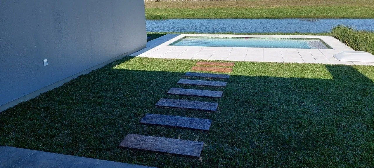 Imagem Casa em condomínio com 3 dormitórios, sendo todos suítes em Torres