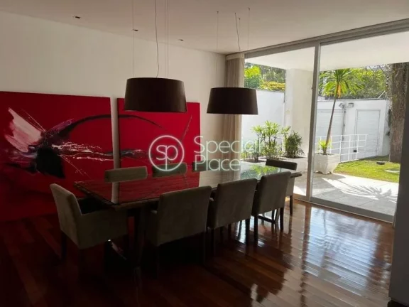 Imagem Casa com 850m² de área construída num terreno de 1.125m², Com projeto arquitetônico de João Ar...