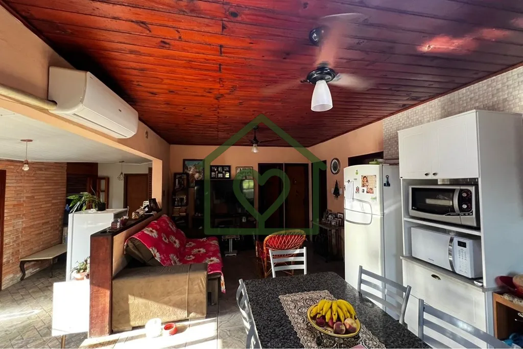 Imagem Descubra a casa dos seus sonhos nesta encantadora propriedade residencial localizada no coração de...