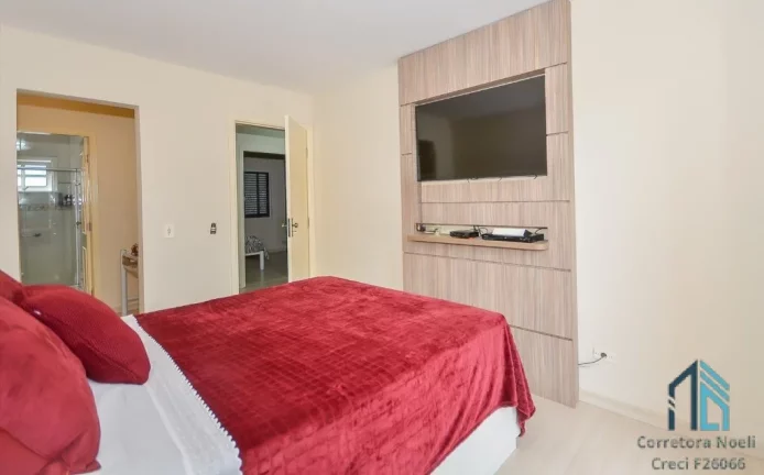Imagem Sobrado 03 quartos c/suíte, ático, espaço nos fundos, no Tingui em Curitiba PR