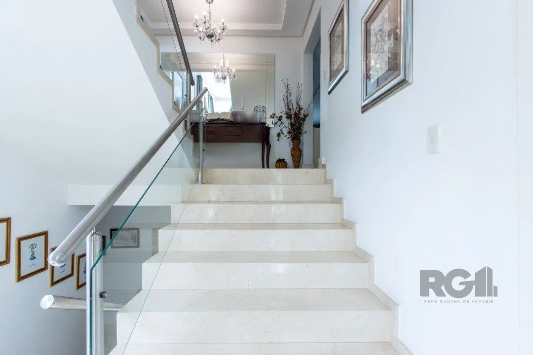 Imagem Casa em condominio . com 6 suites, sendo 3 suítes master com closet e hidro.
