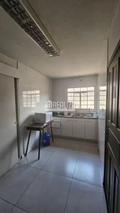 Imagem Espaçosa casa para alugar no bairro Vila Olímpica em Uberaba