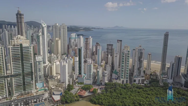 Imagem Apartamento Quadra Mar para Venda em Balneário Camboriú, CENTRO, 4 dormitórios, 4 suítes, 5 banheiros, 3 vagas