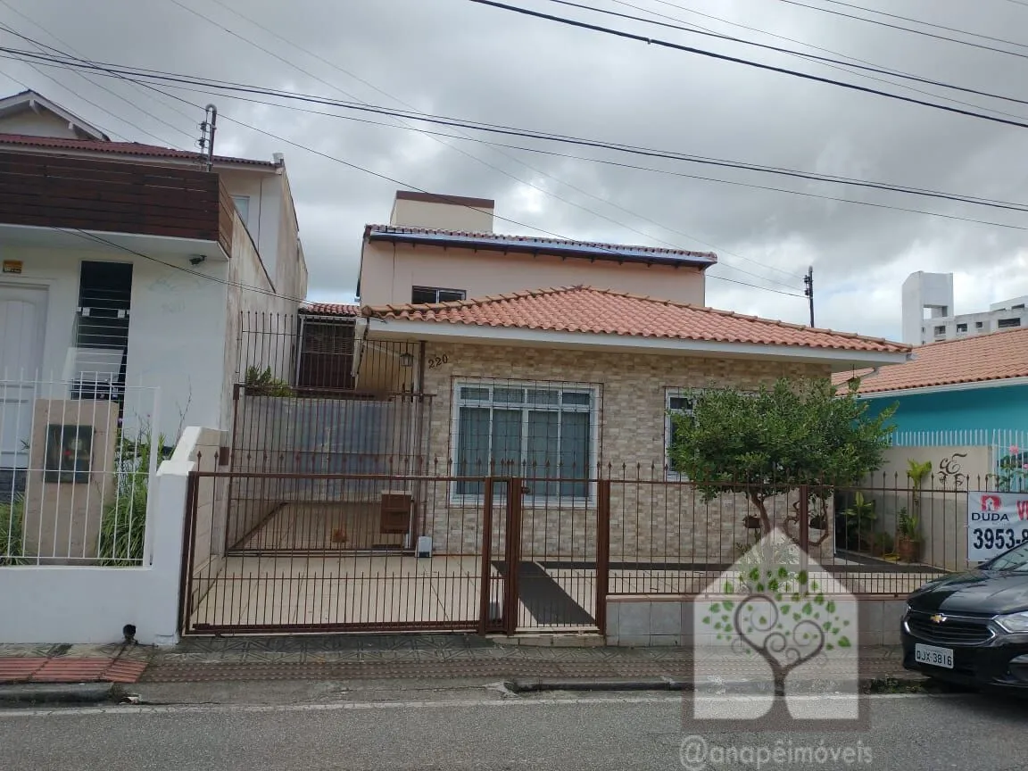 Imagem Casa com excelente localização no Saco dos Limões