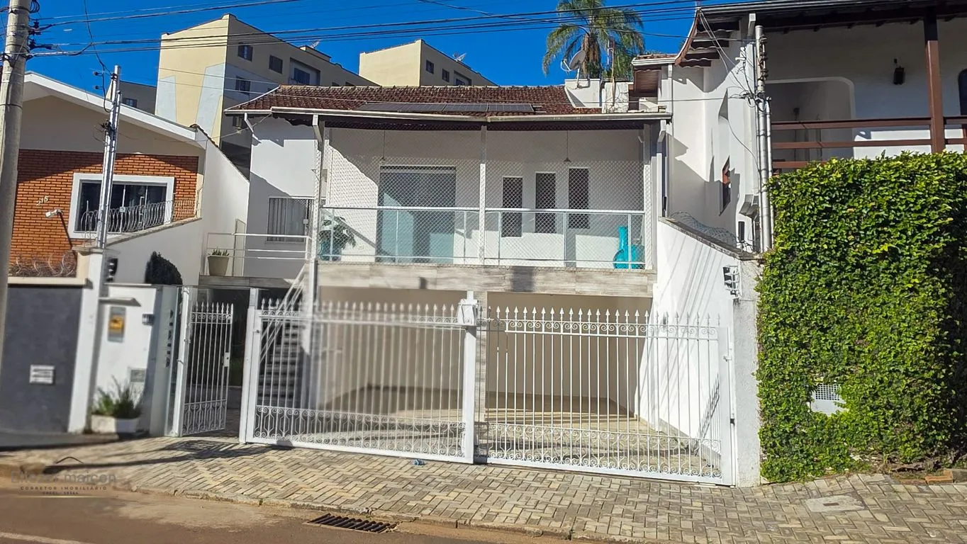 Foto do imóvel Casa com piscina, área gourmet a venda próximo ao centro de Poços de Caldas - MG