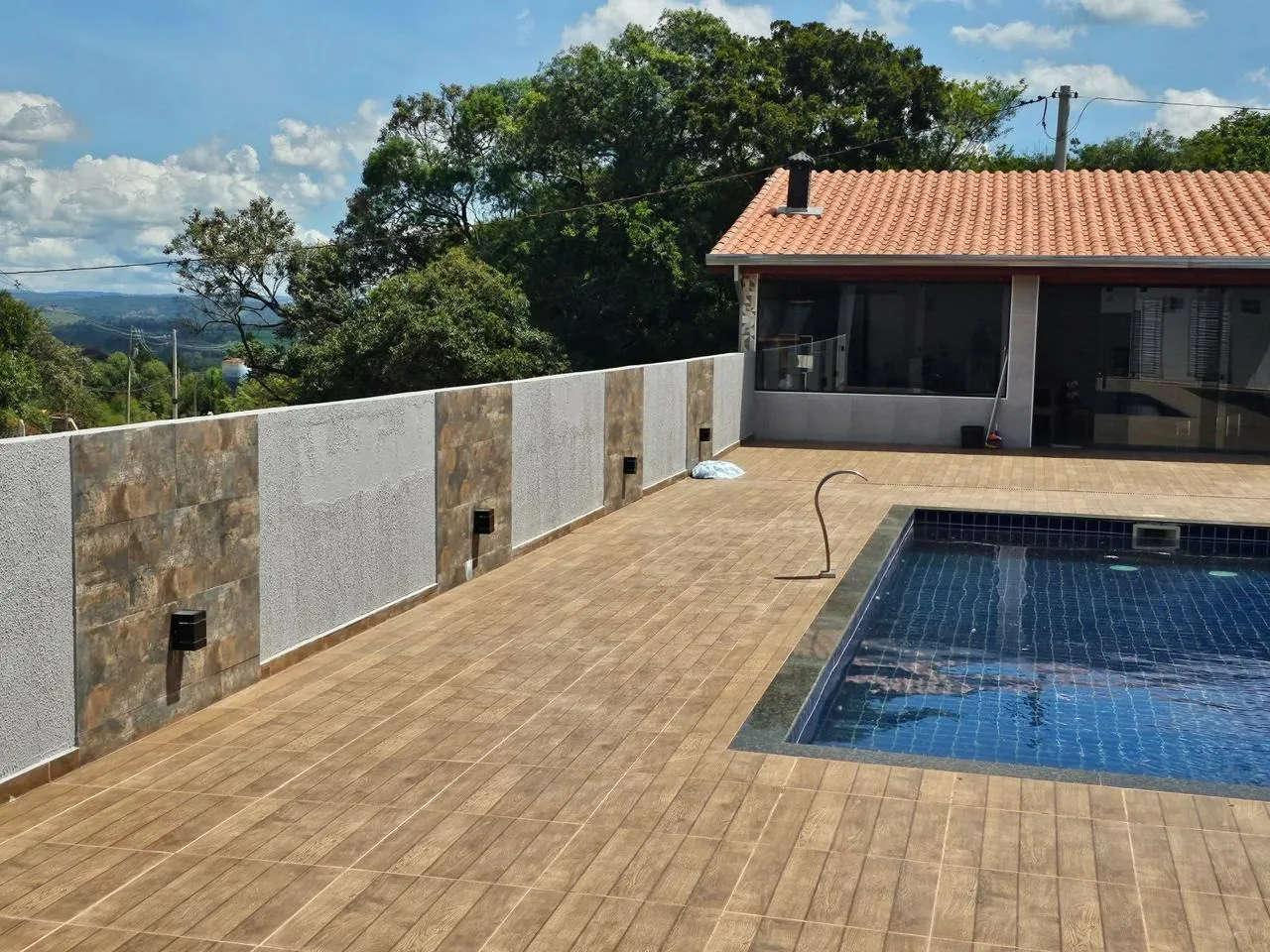 Imagem Chácara para venda com 3 suítes - Vila das Cachoeiras