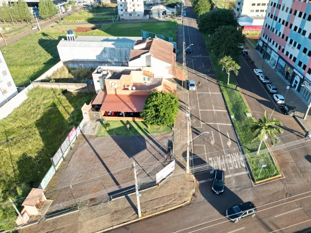Imagem Terreno de esquina com sala comercial e apartamento, Bairro Fag, Cascavel - Venda