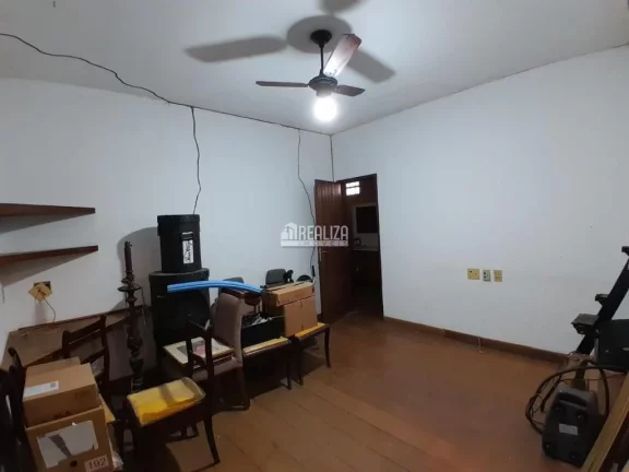Imagem Casa à venda no bairro Nossa Senhora da Abadia, em Uberaba: 4 dormitórios, suíte, área de lazer e mais!
