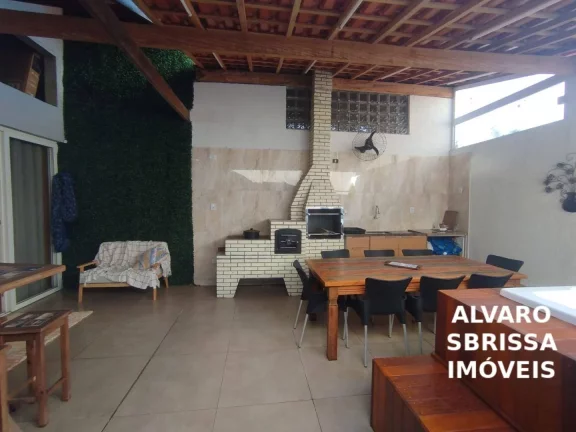 Imagem Casa a Venda na GUILHERMINA, com área de lazer completa, painel solar e comércio. Lado praia!!!!!