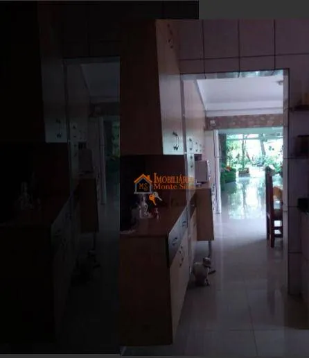 Imagem Sobrado com 3 dormitórios à venda, 200 m² por R$ 954.000,00 - Cidade Soberana - Guarulhos/SP