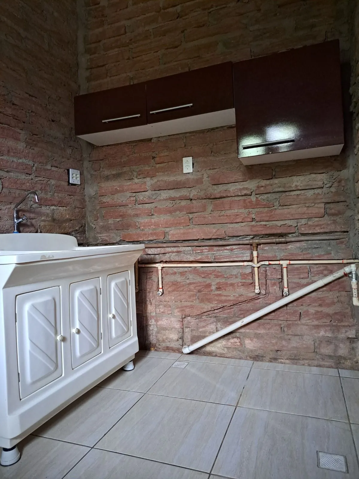 Imagem Sobrado 200m² privativos, 4 dormitórios 1 suíte e 2 vagas cobertas - Gravataí