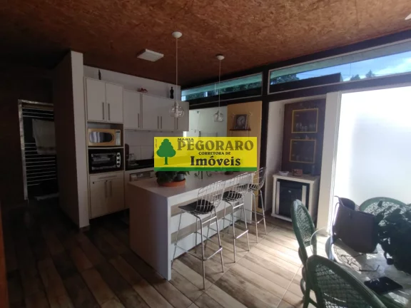 Imagem Casa à venda em Caraguatatuba-SP: 3 quartos, suíte, sala com vista para o mar e deck com hidro!
