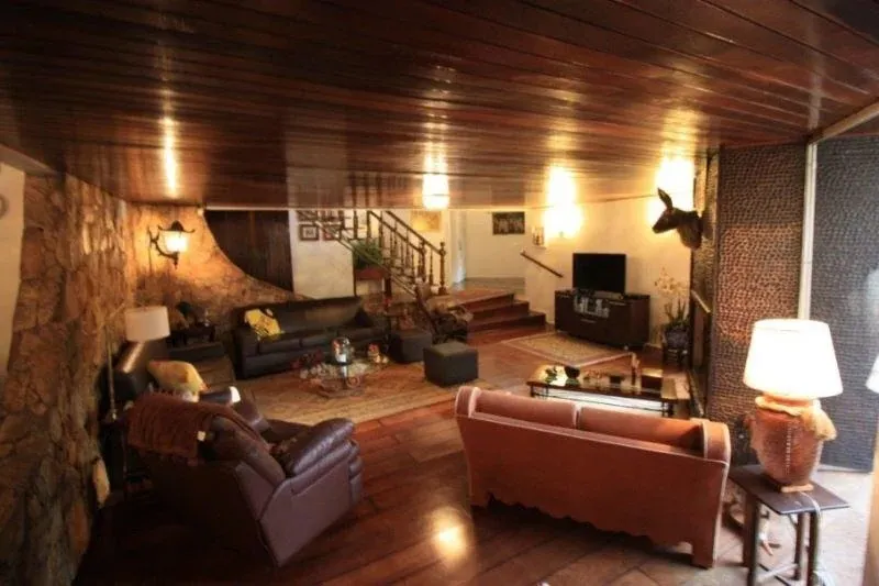 Imagem Casa para Venda em São Paulo, Alto de Pinheiros, 4 dormitórios, 2 suítes, 3 banheiros, 6 vagas