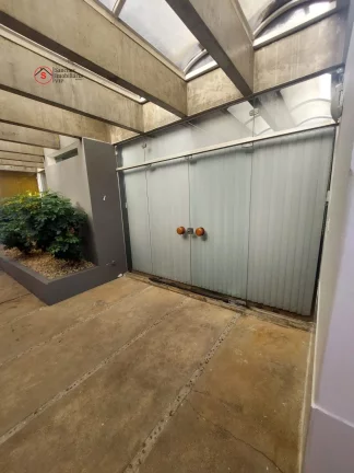 Imagem CASA ASSOBRADADA A VENDA, 500 METROS DE TERRENO. 4 DORMITÓRIOS, SENDO 2 SUITES (1 DELAS COM CLOSET E VARANDA), 2 SALAS GRANDES COM AR CONDICIONADO.