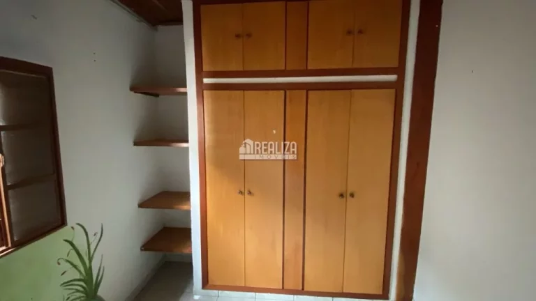 Imagem Excelente Casa à Venda em Uberaba - 2 Dormitórios, 5 Garagens no Bairro Boa Vista