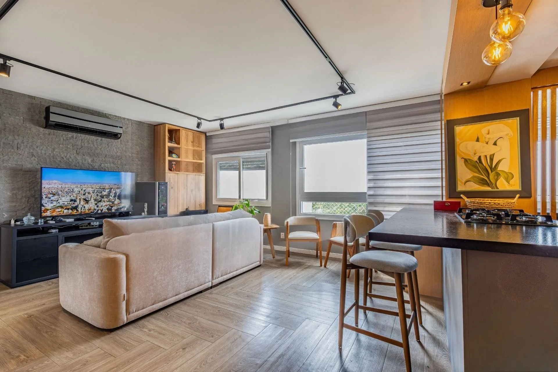 Imagem Apartamento mobiliado e equipado andar alto churrasqueira sol da manhã Lindóia