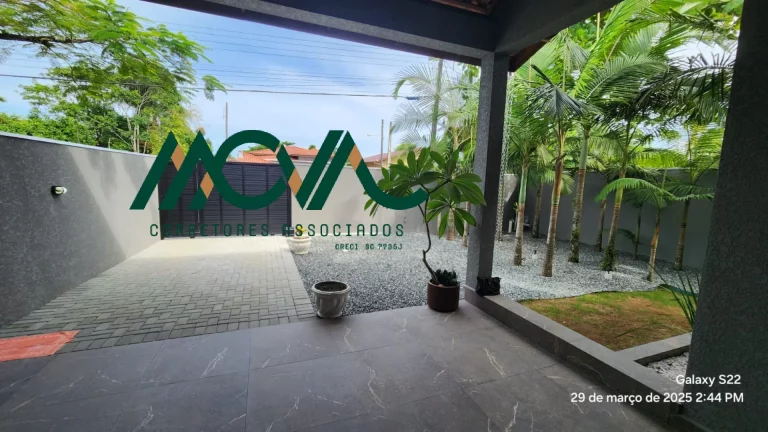 Imagem Belíssima residência térrea, moderna e recém-construída, PERTINHO da Praia