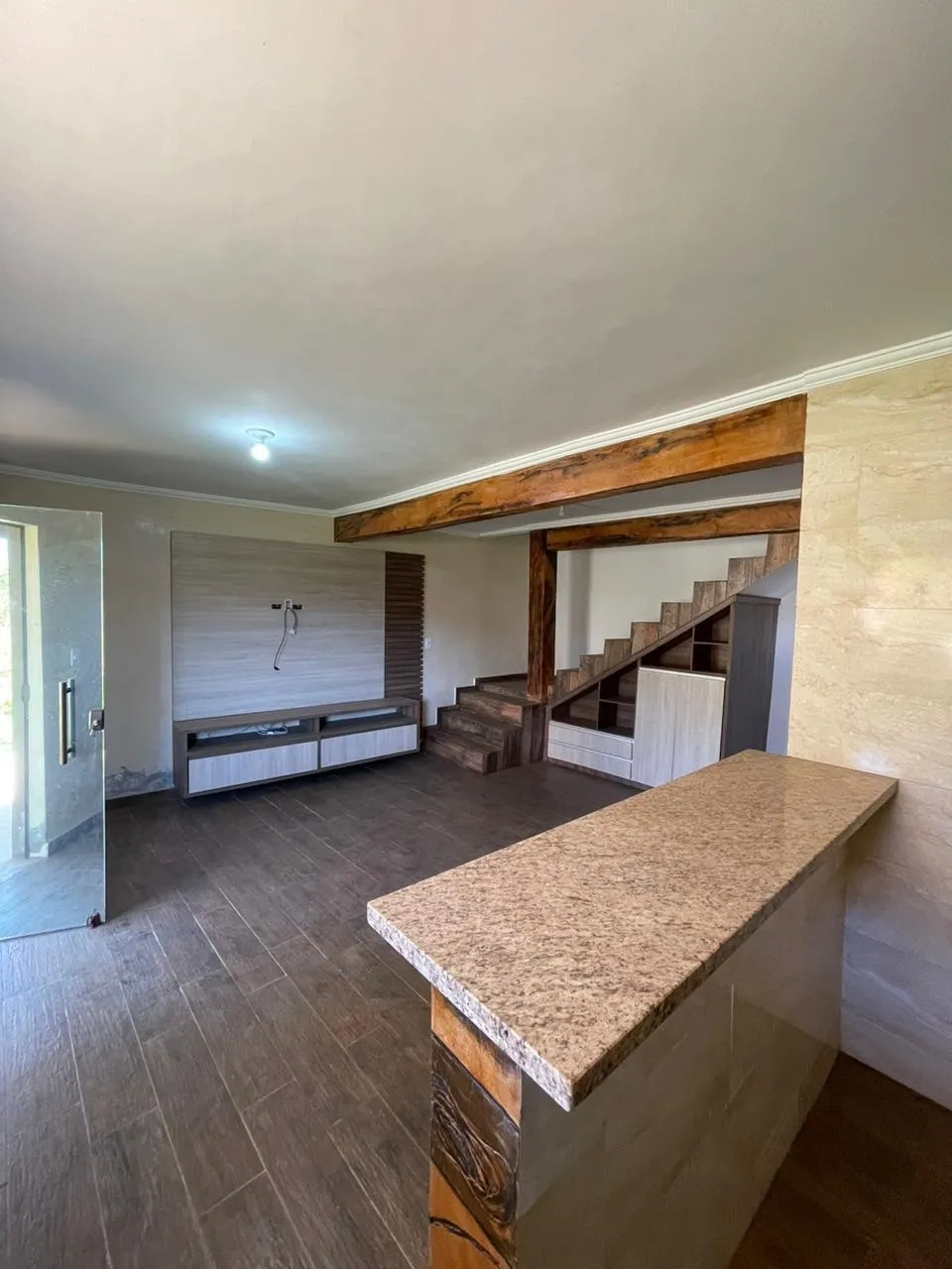 Imagem Chácara à venda com três construções no terreno sendo uma semi nova, Goiabal, Pindamonhangaba, SP