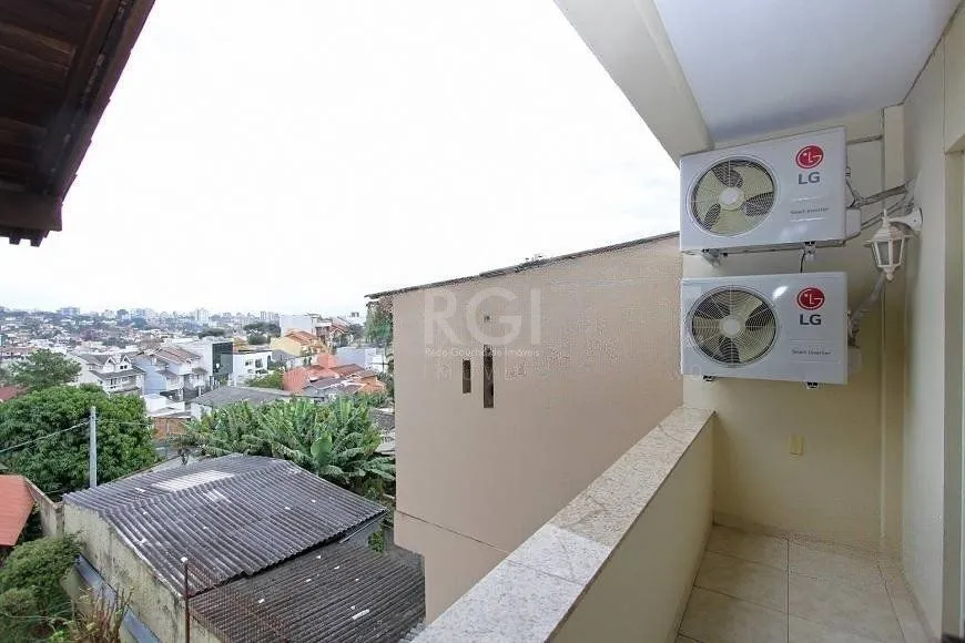 Imagem EXCELENTE CASA COM 4 DORMITÓRIOS, 6 VAGAS DE GARAGEM E VISTA PANORÂMICA.