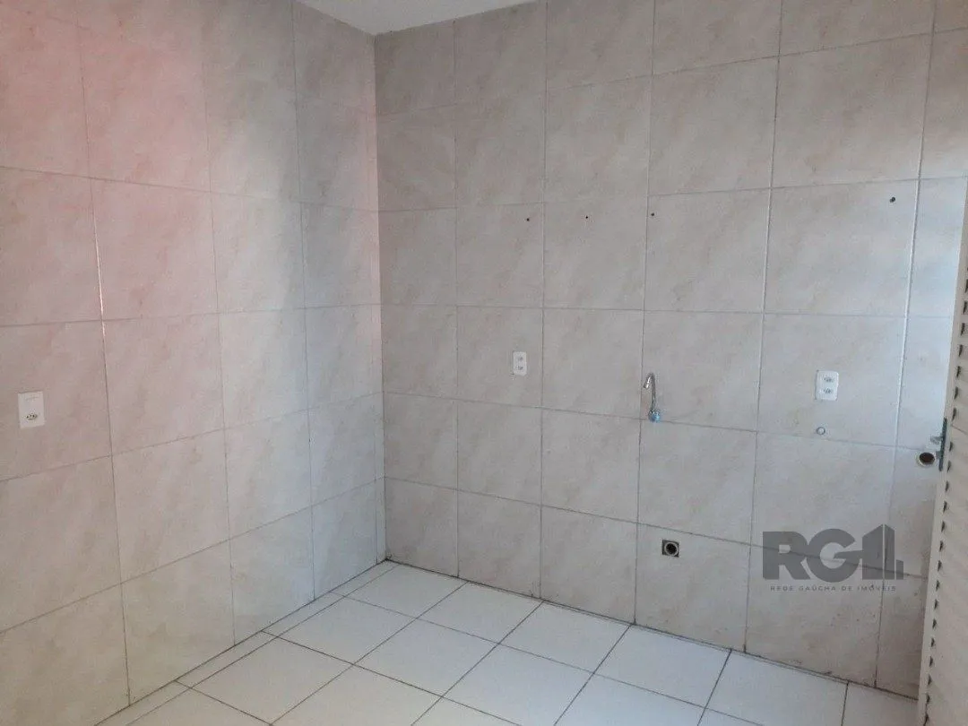 Imagem Oportunidade Imperdível: Prédio com 4 Apartamentos, Pátio e 2 Vagas de Garagem