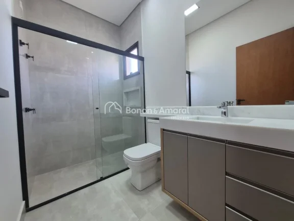 Imagem Casa moderna e sofisticada à venda em condomínio com segurança 24 horas, ideal para quem busca co...