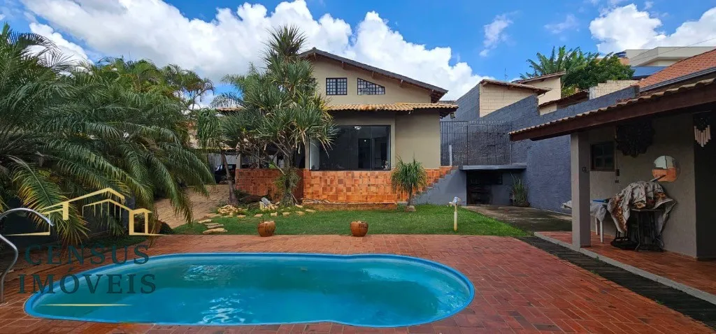Foto do imóvel: Casa à venda em Vinhedo-SP, no bairro Altos do Morumbi: 3 quartos, 1 suíte, 3 salas, 4 banheiros, 6 vagas, 224 m². Confira agora! em Altos do Morumbi