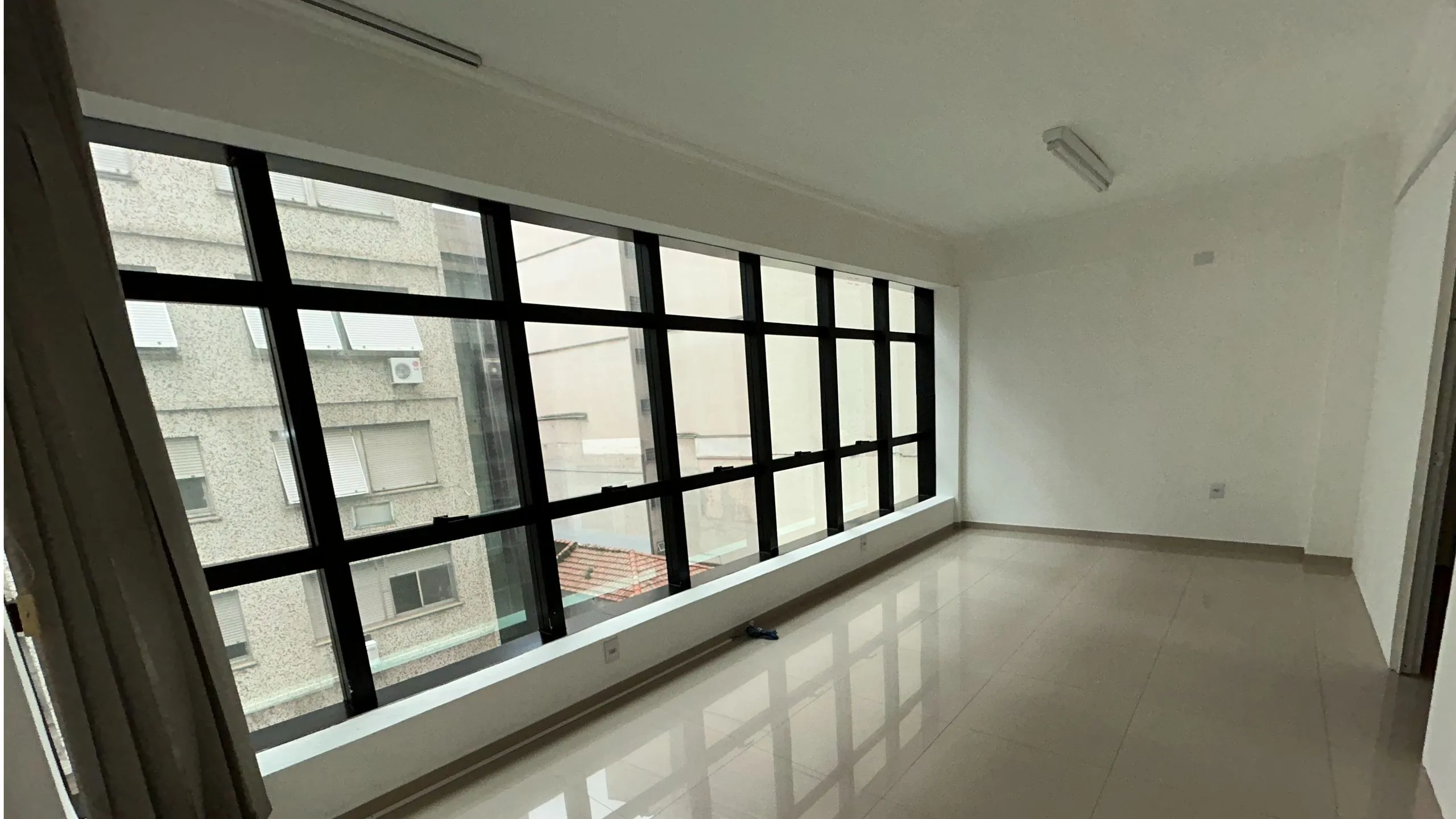 Foto do imóvel Sala comercial à venda em Porto Alegre, Centro Histórico, 72m2
