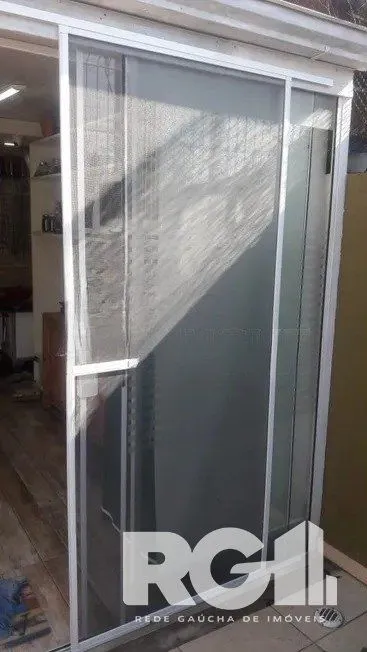 Imagem Casa residencial com 3 dormitórios 90m² privativos, e 2 vagas à venda no bairro Parque Santa Fé em Porto Alegre