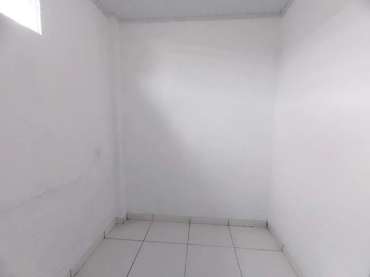 Imagem KITNET+LOCALIZAÇÃO+INCLUSO+ÁGUA+LUZ+INTERNET+IPTU