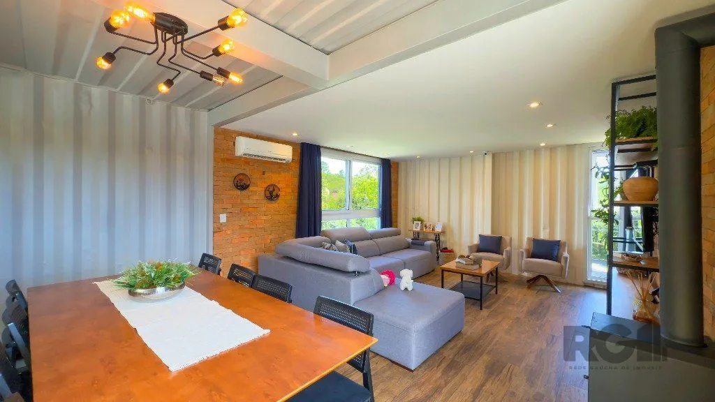 Imagem Casa para Venda - 315m², 3 dormitórios, sendo 1 suites, 2 vagas - Teresópolis