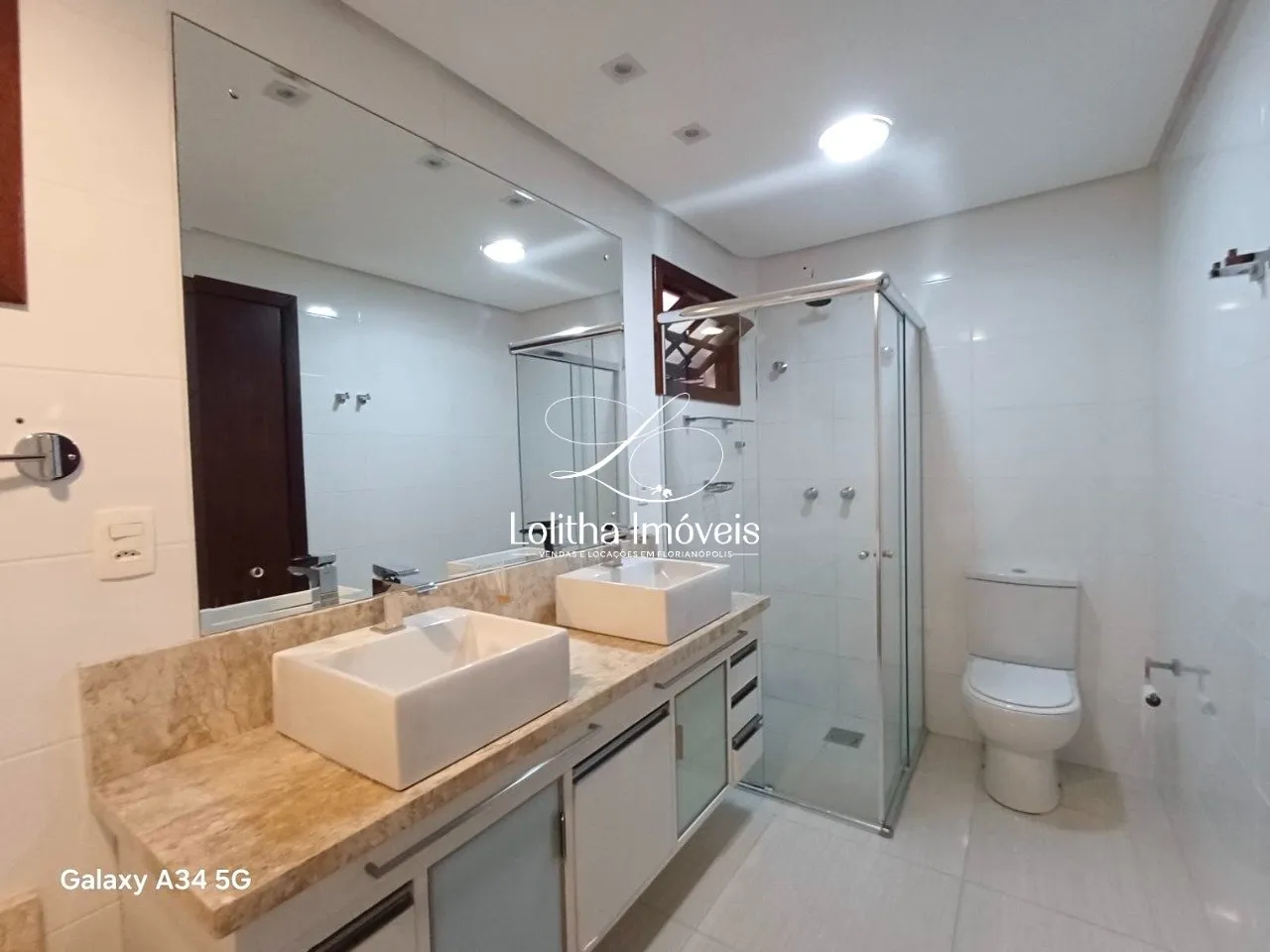Imagem CASA À VENDA COM 5 QUARTOS NO BAIRRO ABRAÃO - FLORIANÓPOLIS/SC.
