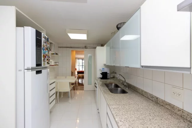 Foto do imóvel Apartamento à venda em São Paulo, Vila Nova Conceição, com 3 quartos, 161m2 em Monte Aprazível